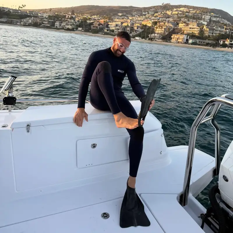 华体会娱乐平台-享受假期！克莱-汤普森社媒晒出自己与女友潜水度假照片