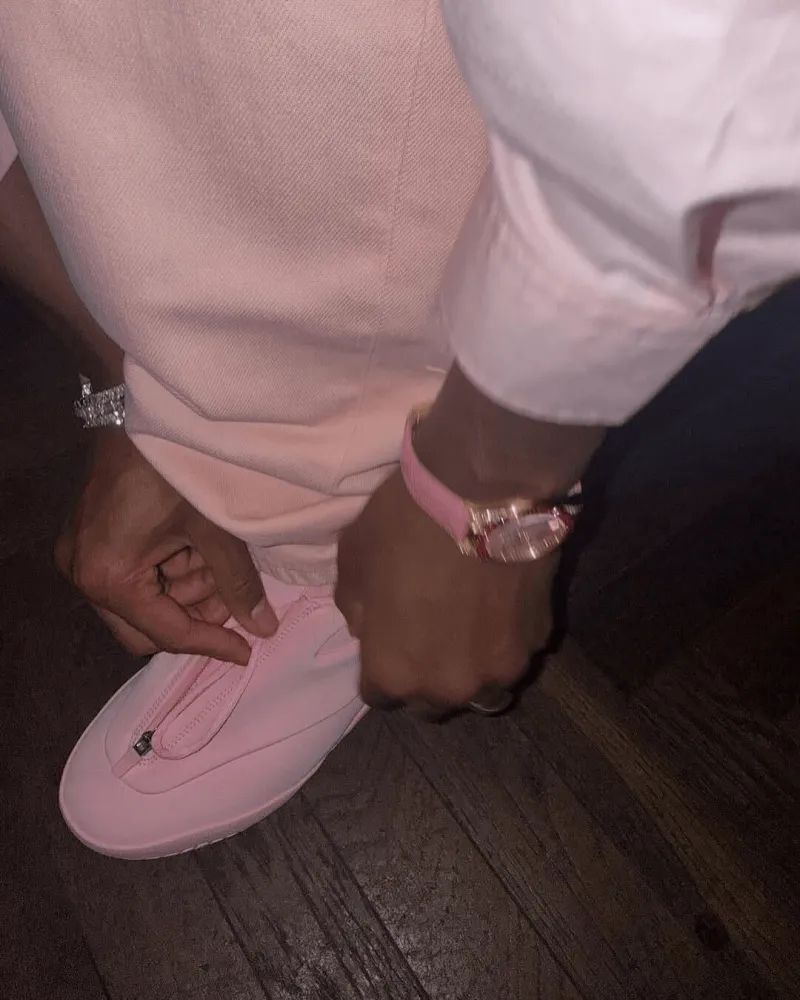 华体会体育体验-全身粉色穿搭如何？亚历山大穿着全新淡粉色Shai001亮相